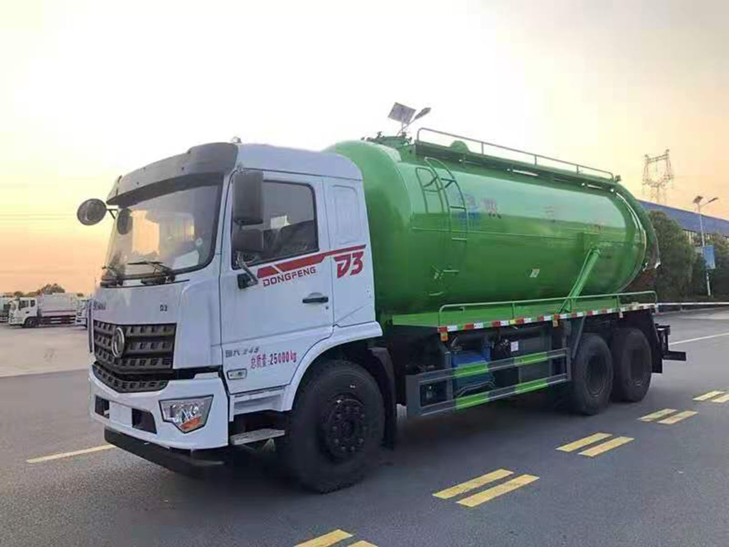 程力集团国六东风专底D3后八轮吸污车 实拍图