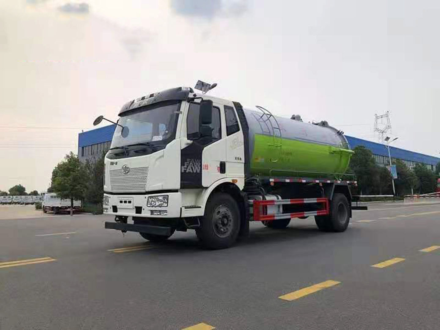 程力集团国六解放13方吸污车