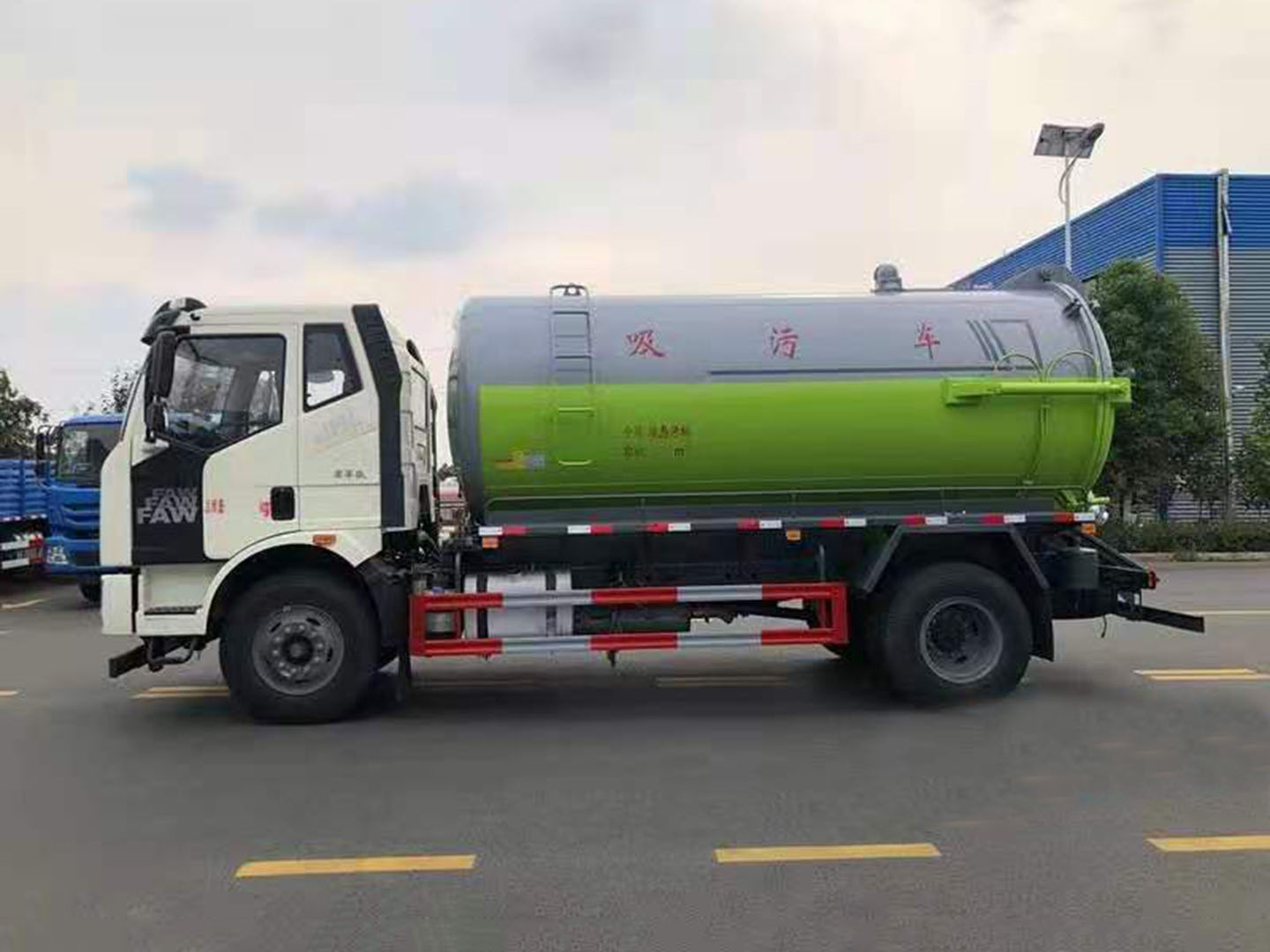 程力集团国六解放13方吸污车 实拍图