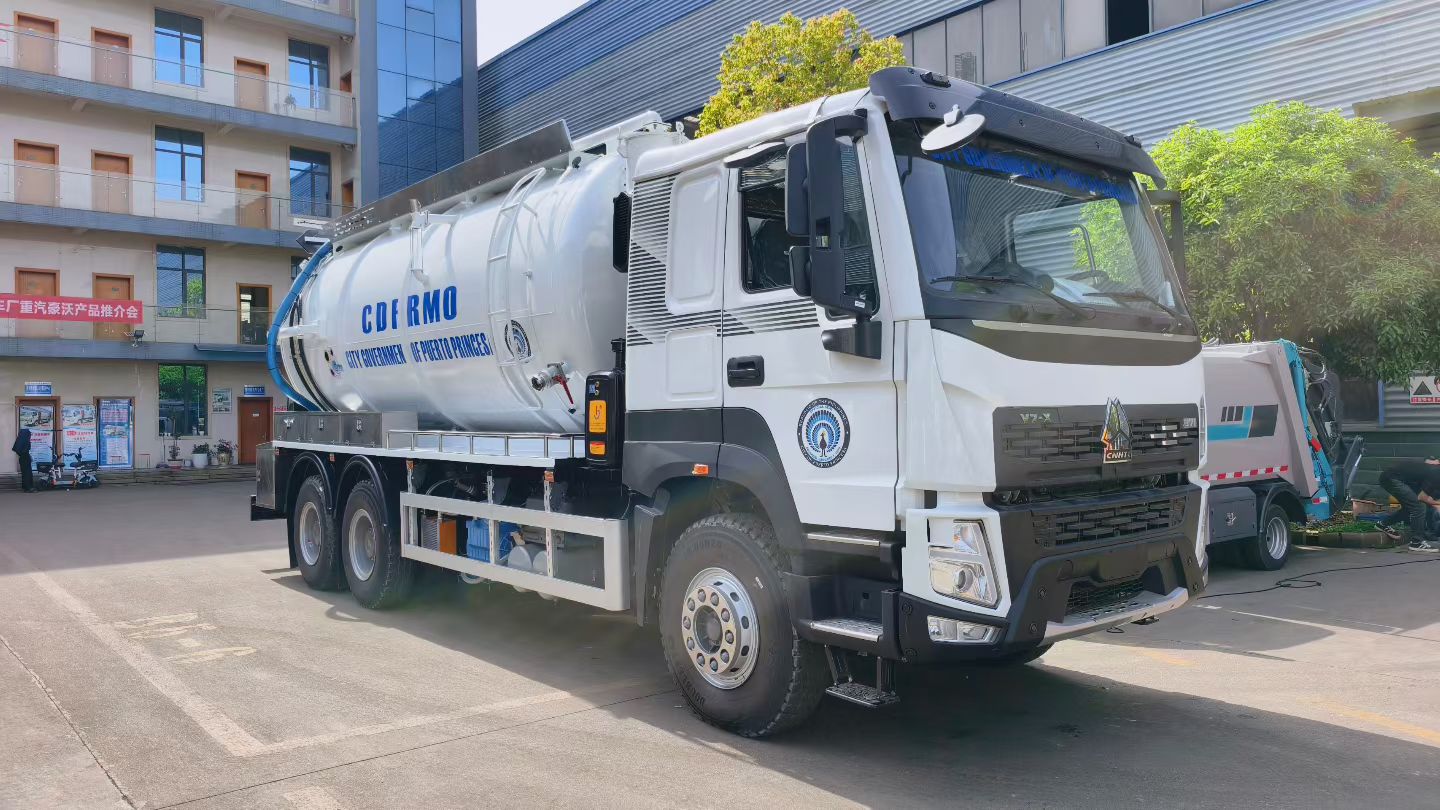 重汽后双桥出口型清洗吸污车,联合疏通车
