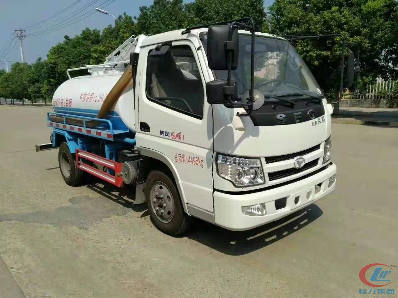 时风2方蓝牌吸粪车 实拍图