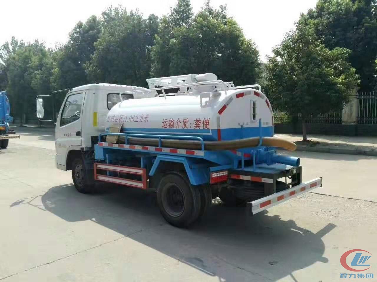 时风2方蓝牌吸粪车 实拍图