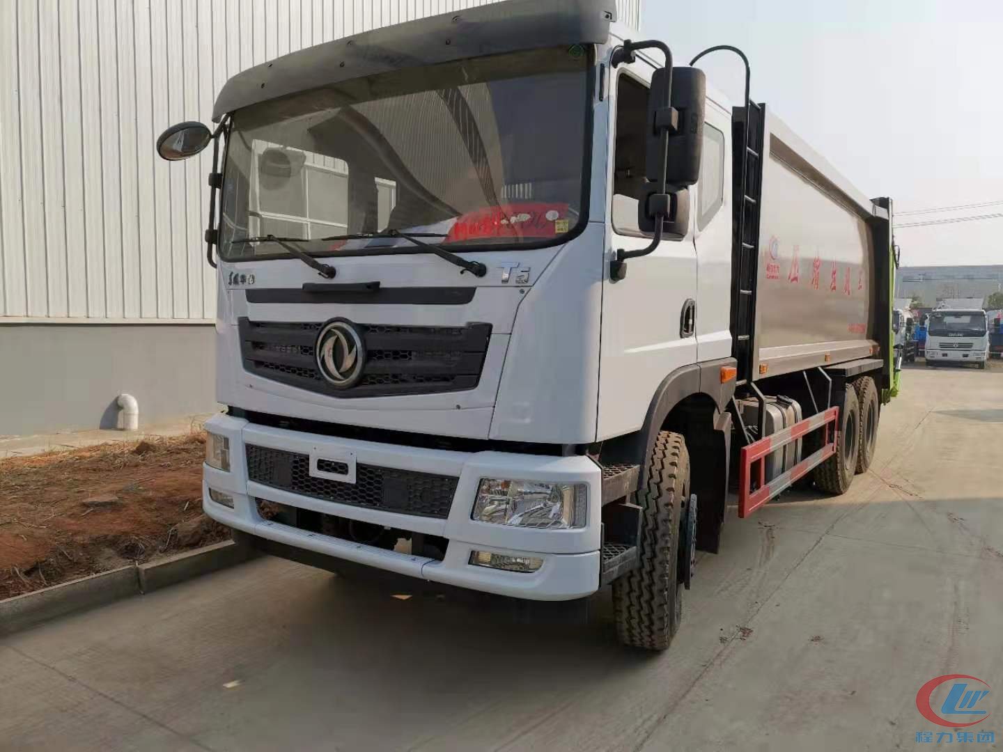 东风T5康明斯245马力国五压缩垃圾车