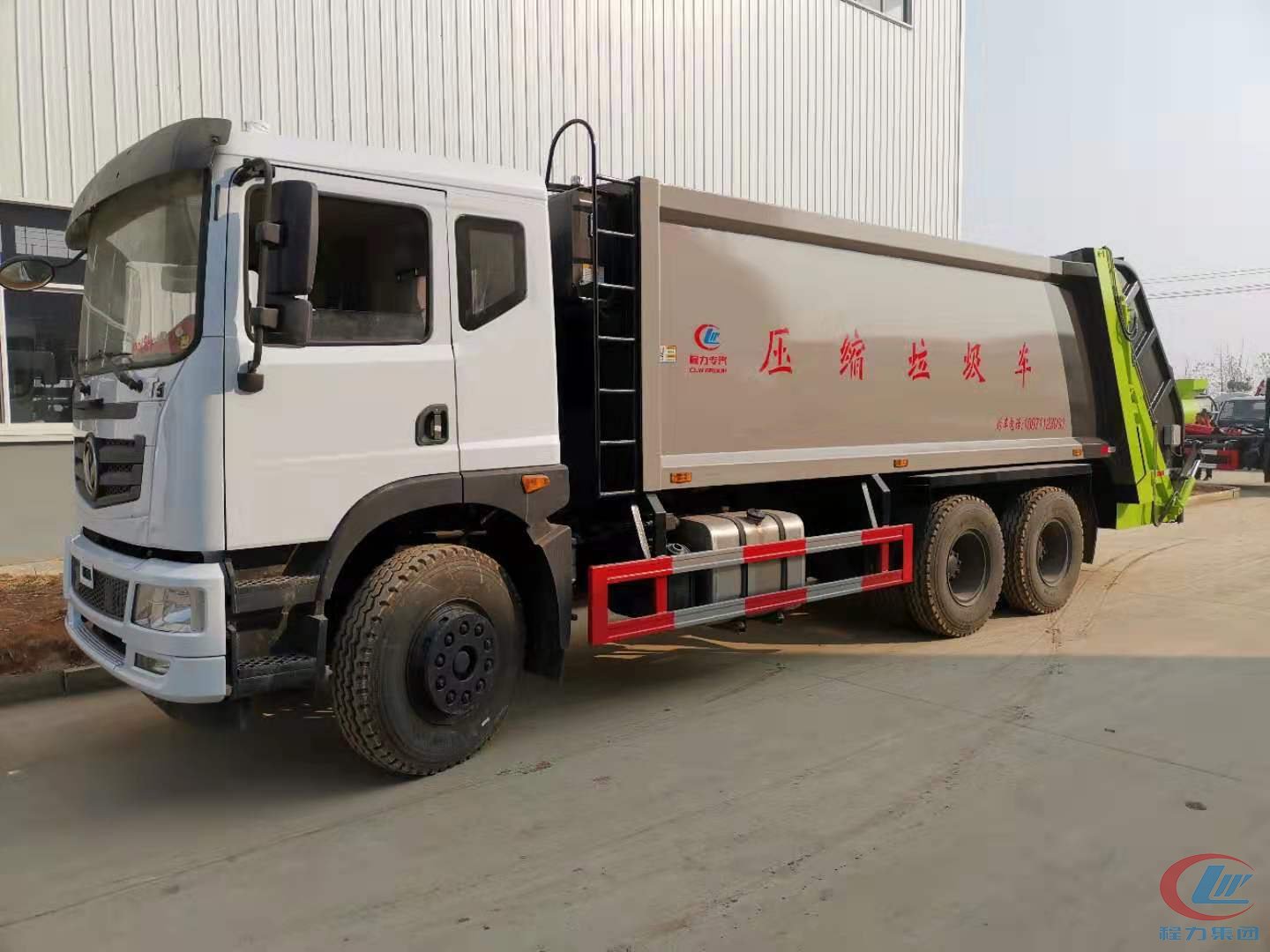 东风T5康明斯245马力国五压缩垃圾车 实拍图