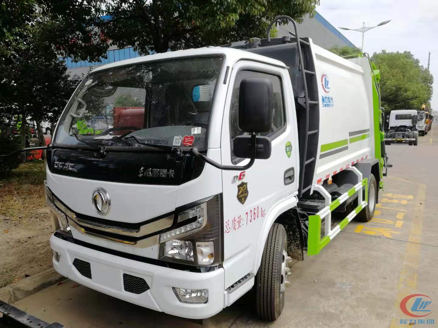 东风多利卡D6国六5方压缩式垃圾车 实拍图