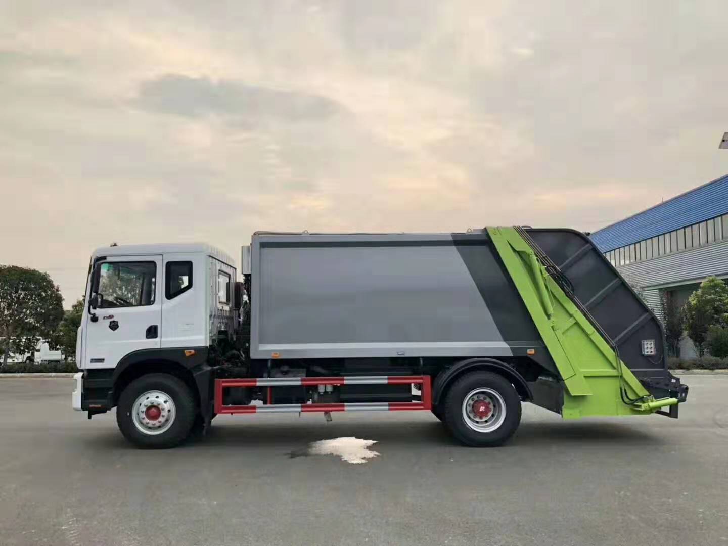 东风多利卡D9压缩式垃圾车 实拍图