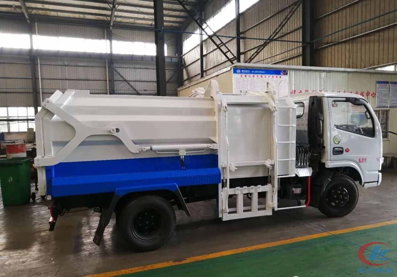 东风多利卡挂桶式垃圾车,挂桶式生活垃圾车 实拍图