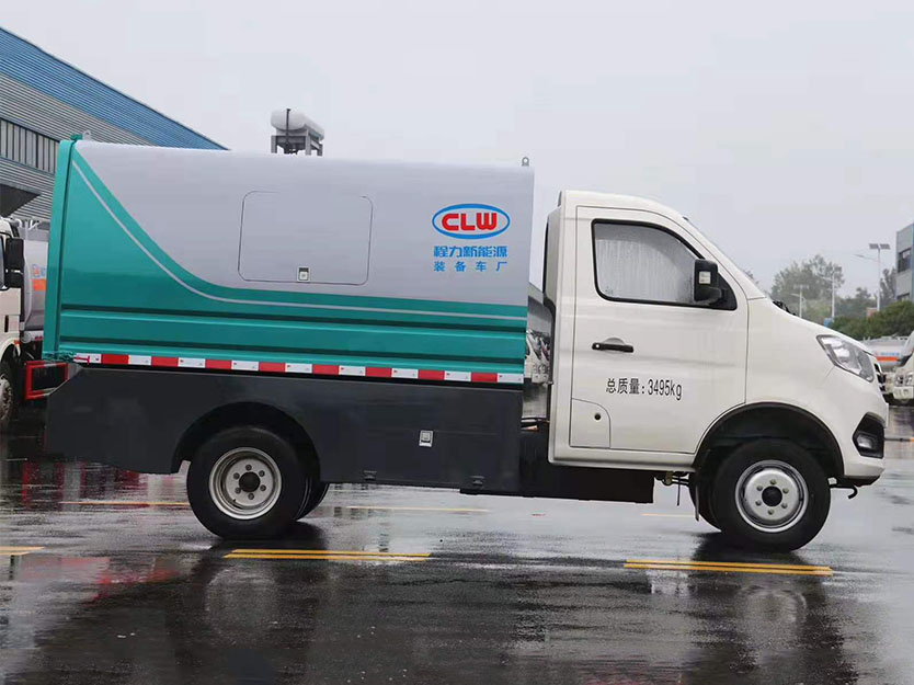 东风小型纯电动密封式垃圾车 实拍图