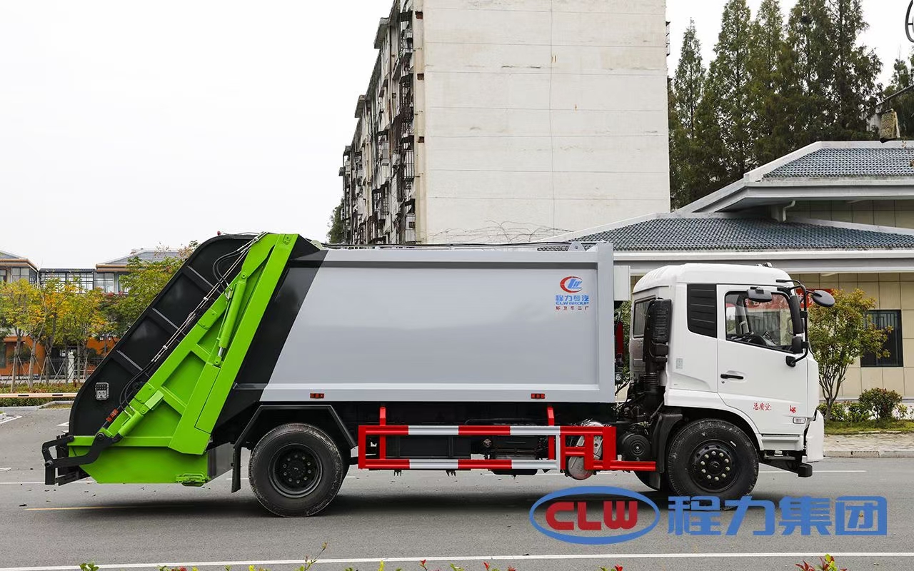 国六东风天锦14立方垃圾压缩车 实拍图