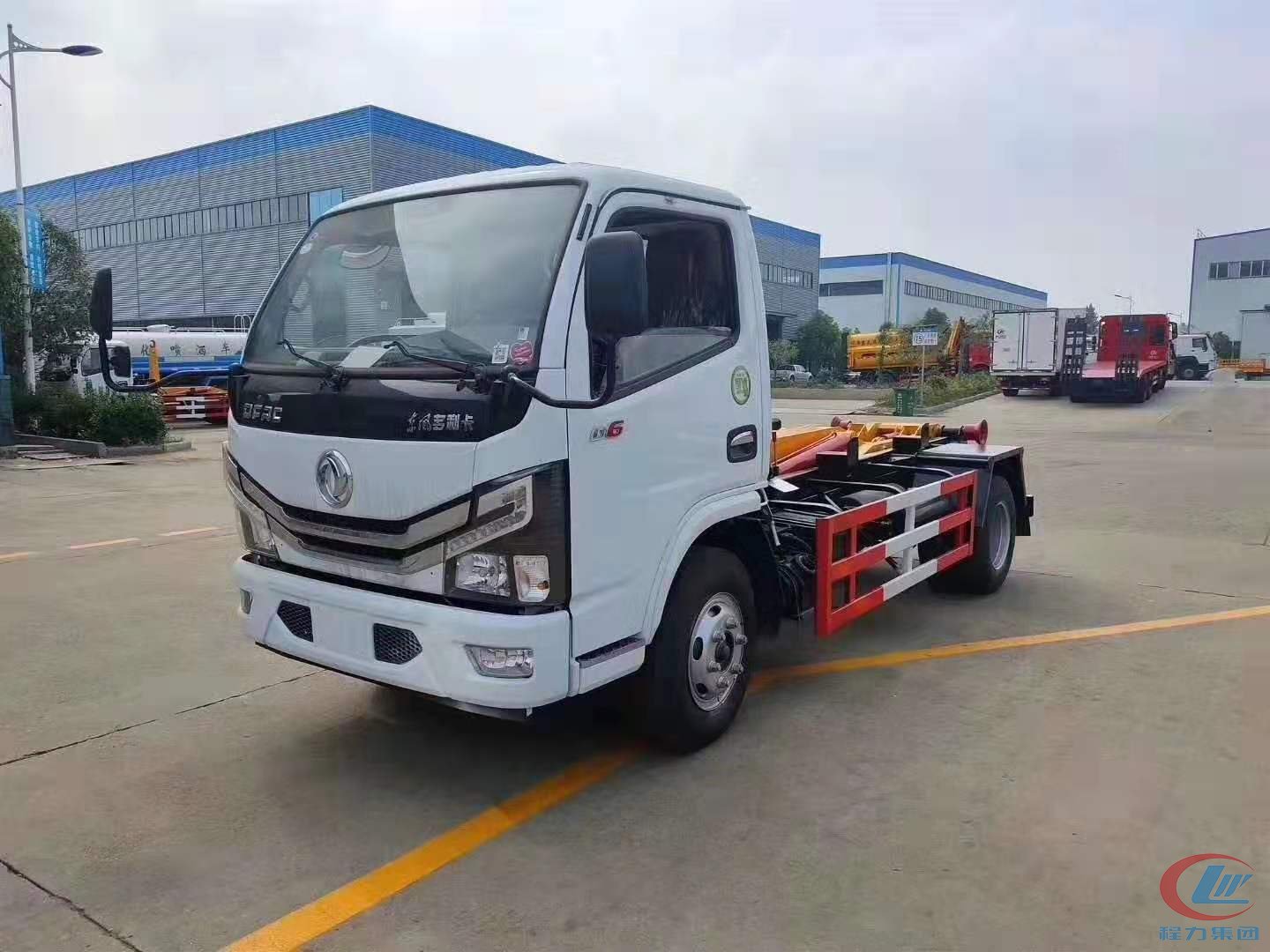 国六东风小多利卡D6勾臂垃圾车