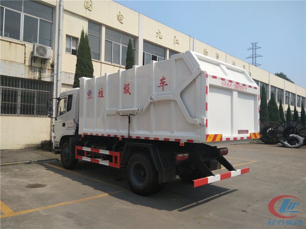 程力威东风专用底盘对接式垃圾车 实拍图