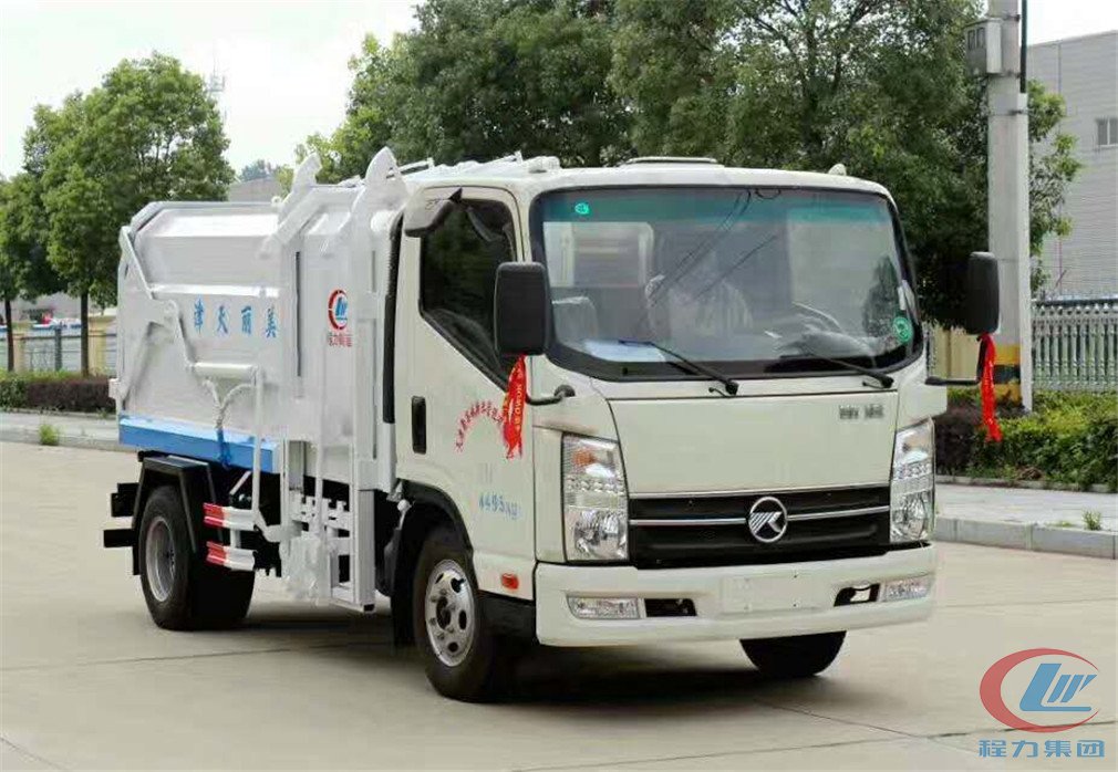 程力集团凯马挂桶式垃圾车 实拍图