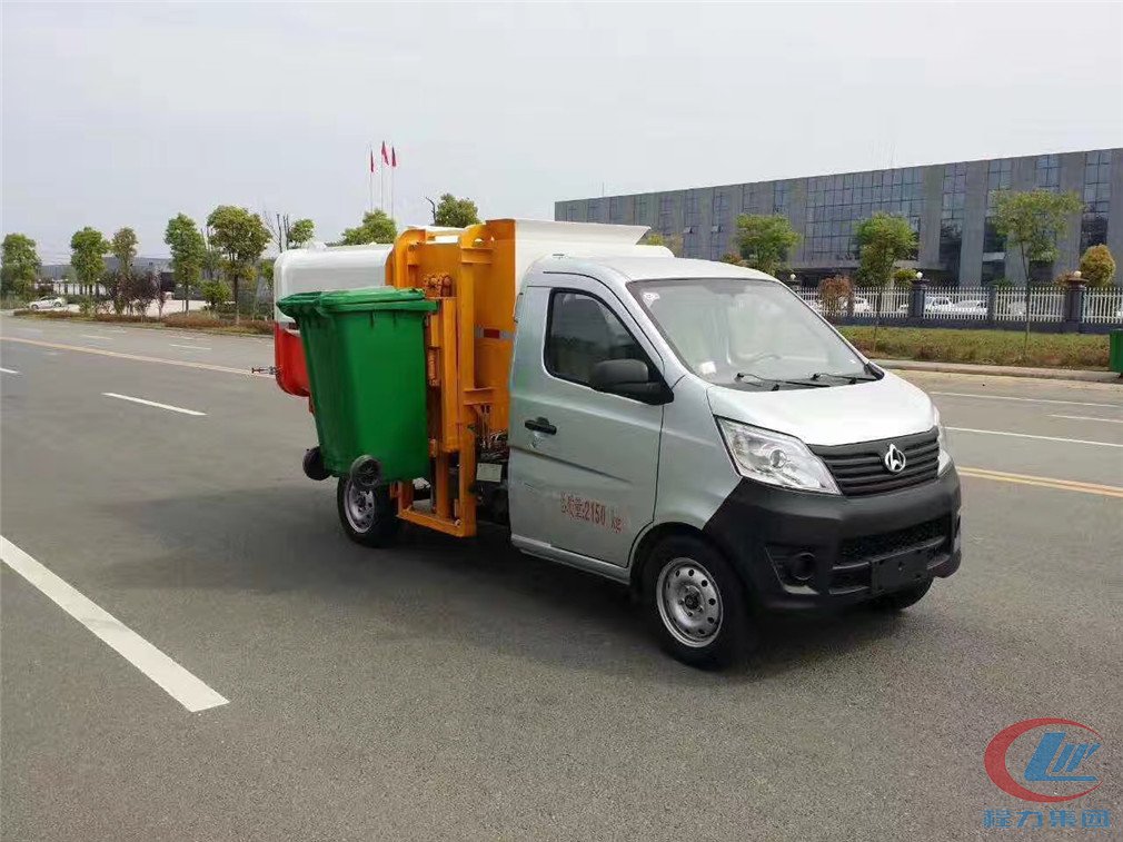 长安挂桶式生活垃圾车 实拍图