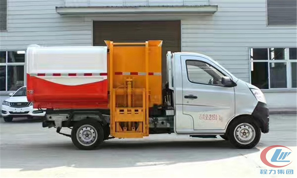长安挂桶式生活垃圾车 实拍图