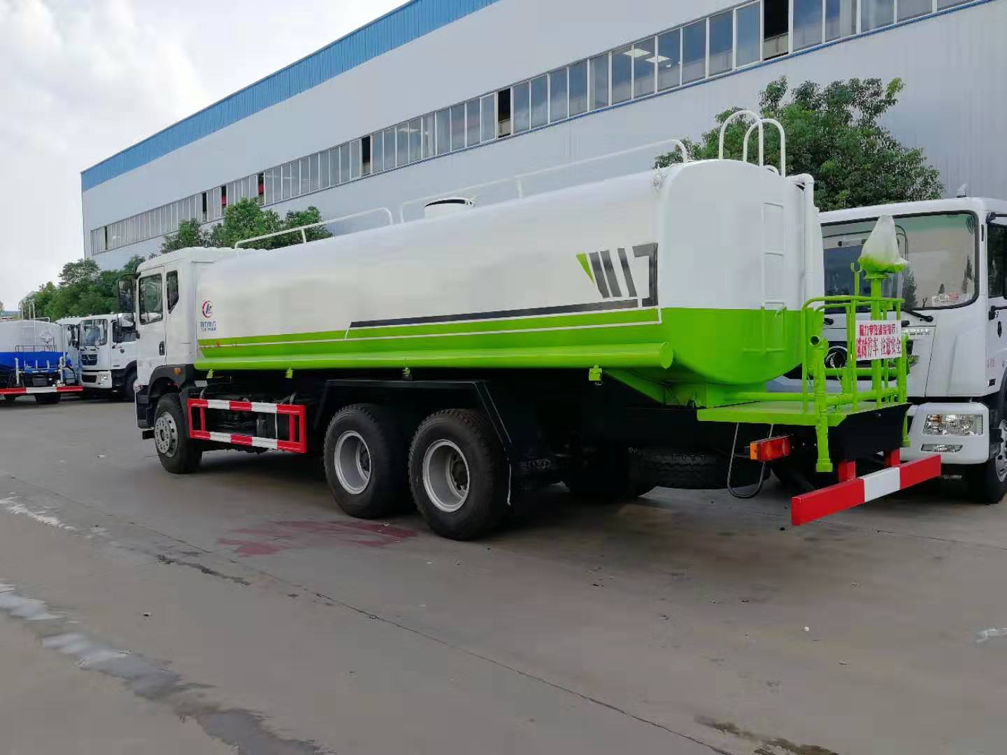 东风T5国六21方洒水车 实拍图