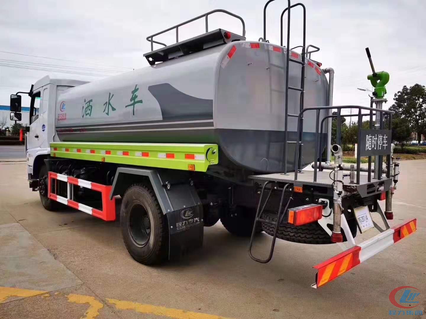 东风专底(D3L)12.6方洒水车 实拍图
