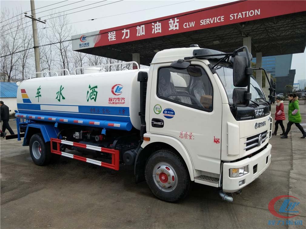 东风多利卡8.5方洒水车 实拍图