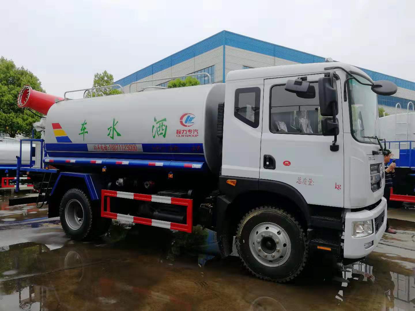 东风多利卡D9洒水车14方容积 实拍图