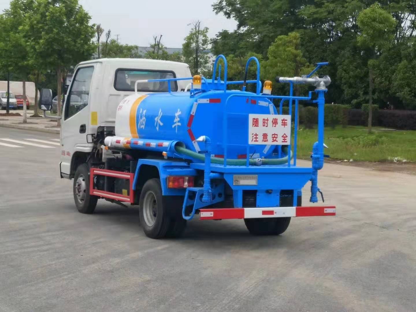 凯马蓝牌园林绿化洒水车 实拍图