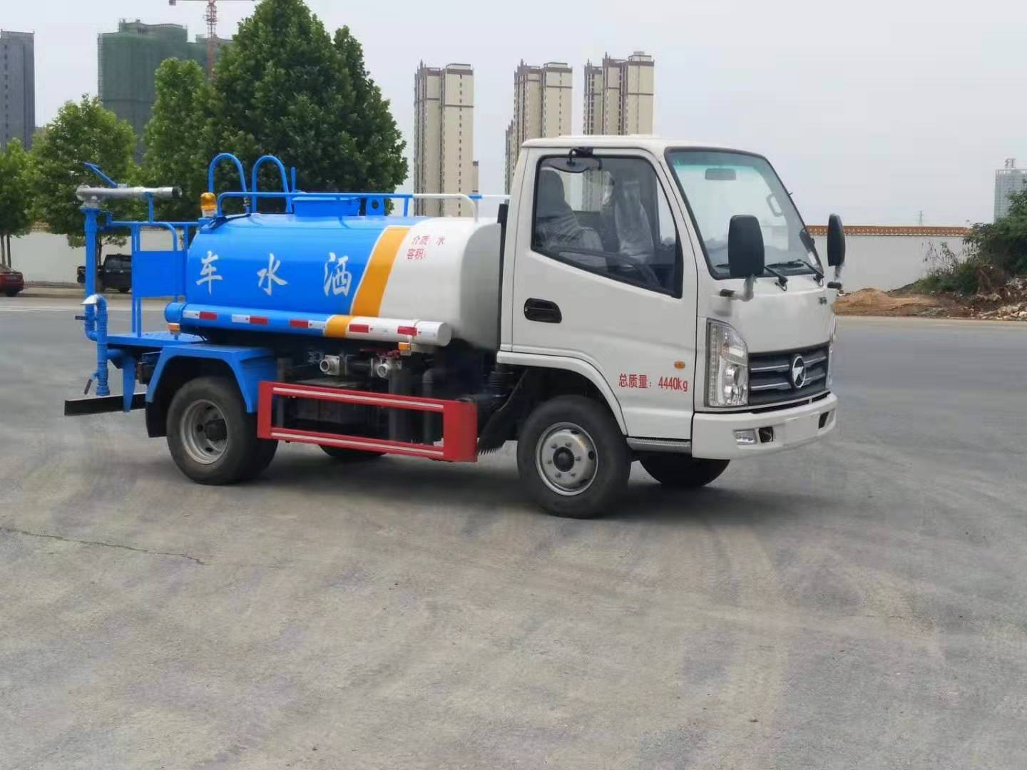 凯马蓝牌园林绿化洒水车 实拍图