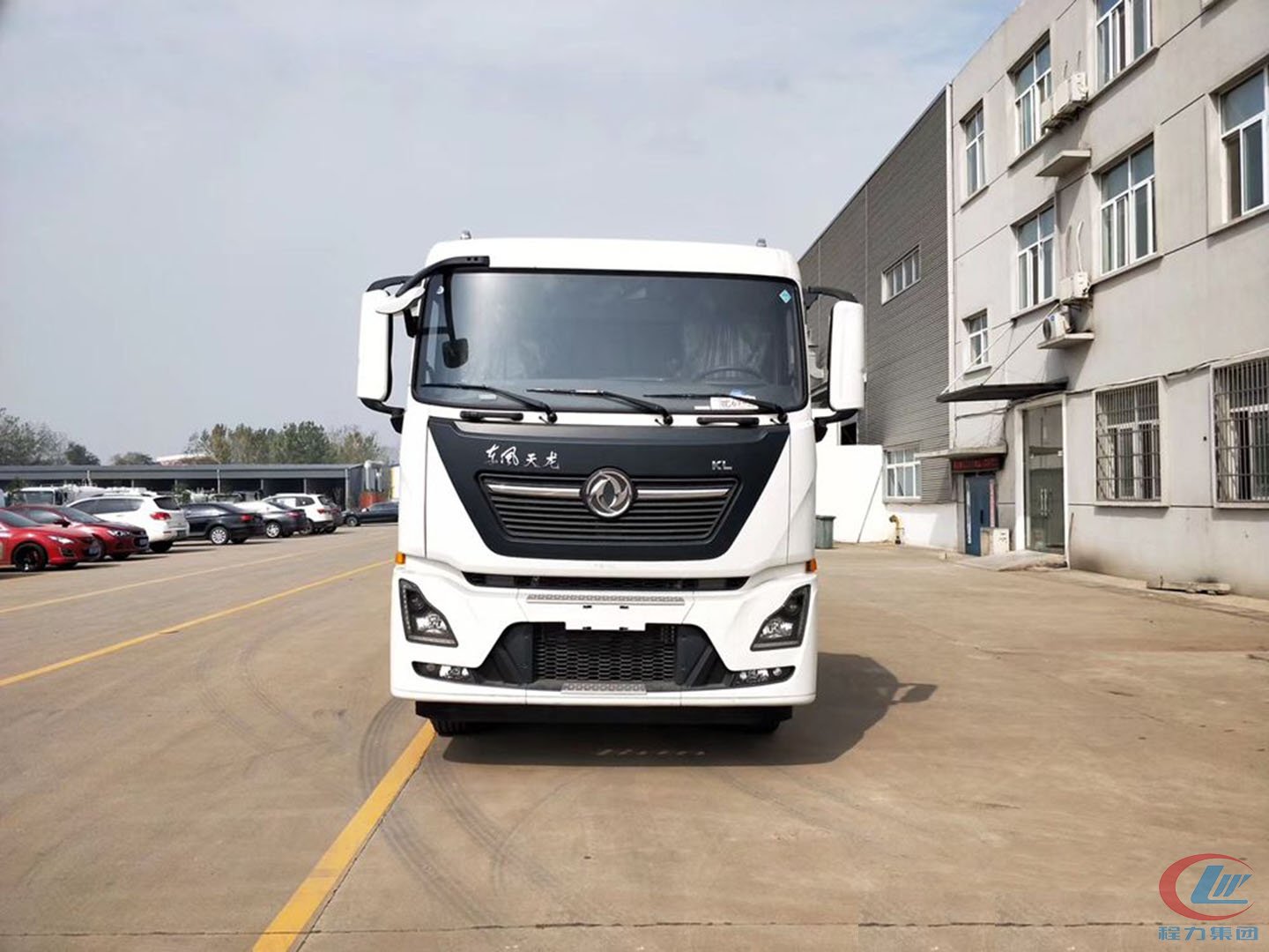 国六东风天龙后双桥18-20立方洒水车 实拍图