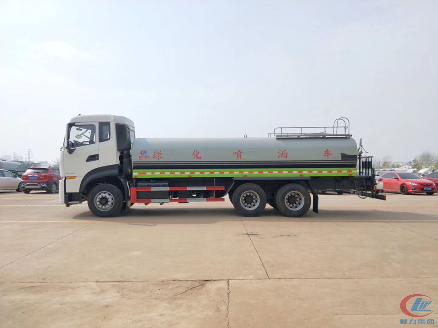 国六东风天龙后双桥18-20立方洒水车 实拍图