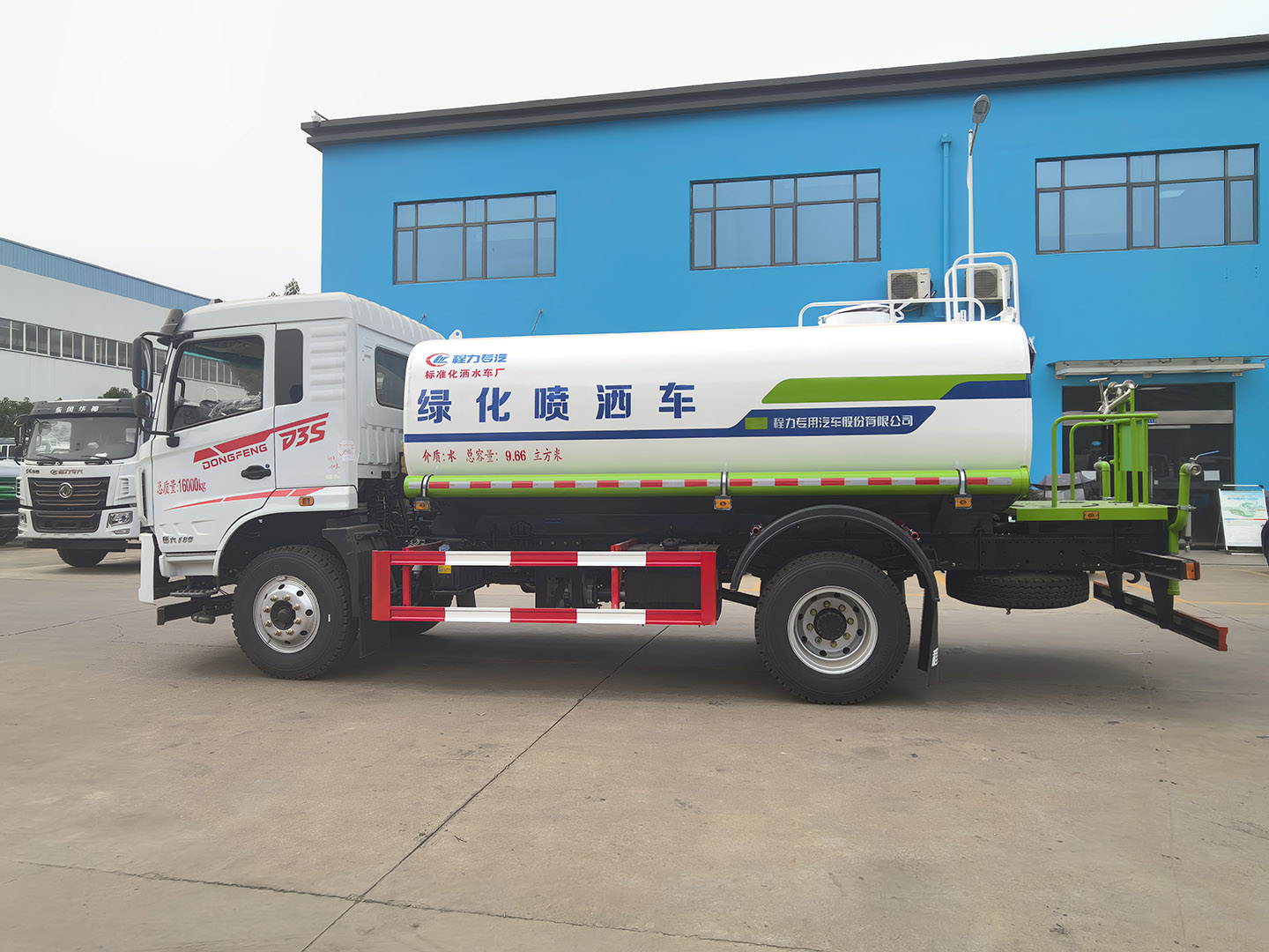 新款东风专底D3S绿化喷洒车,东风专用底盘13方洒水车 实拍图