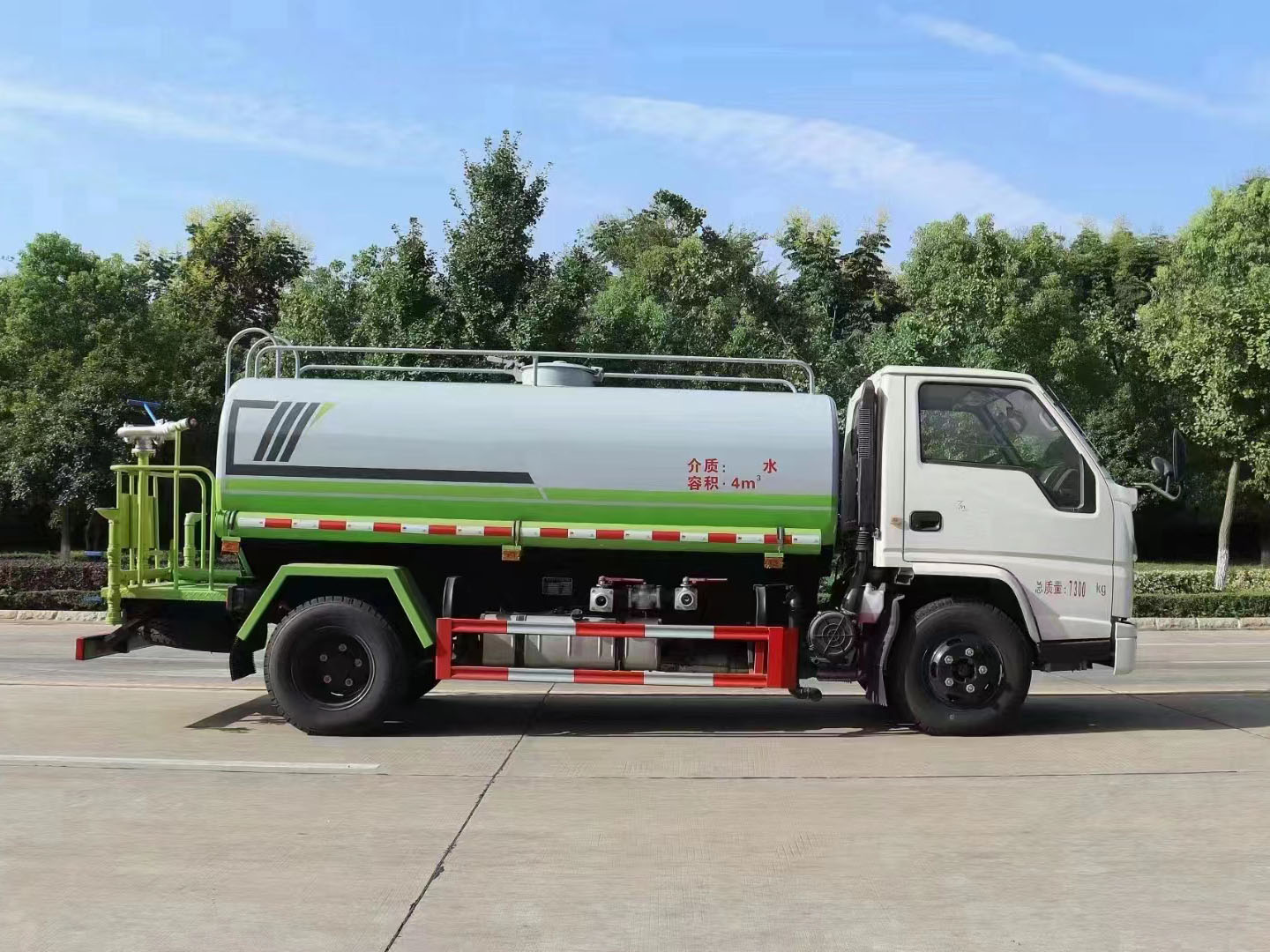 江顺铃达5方洒水车 实拍图
