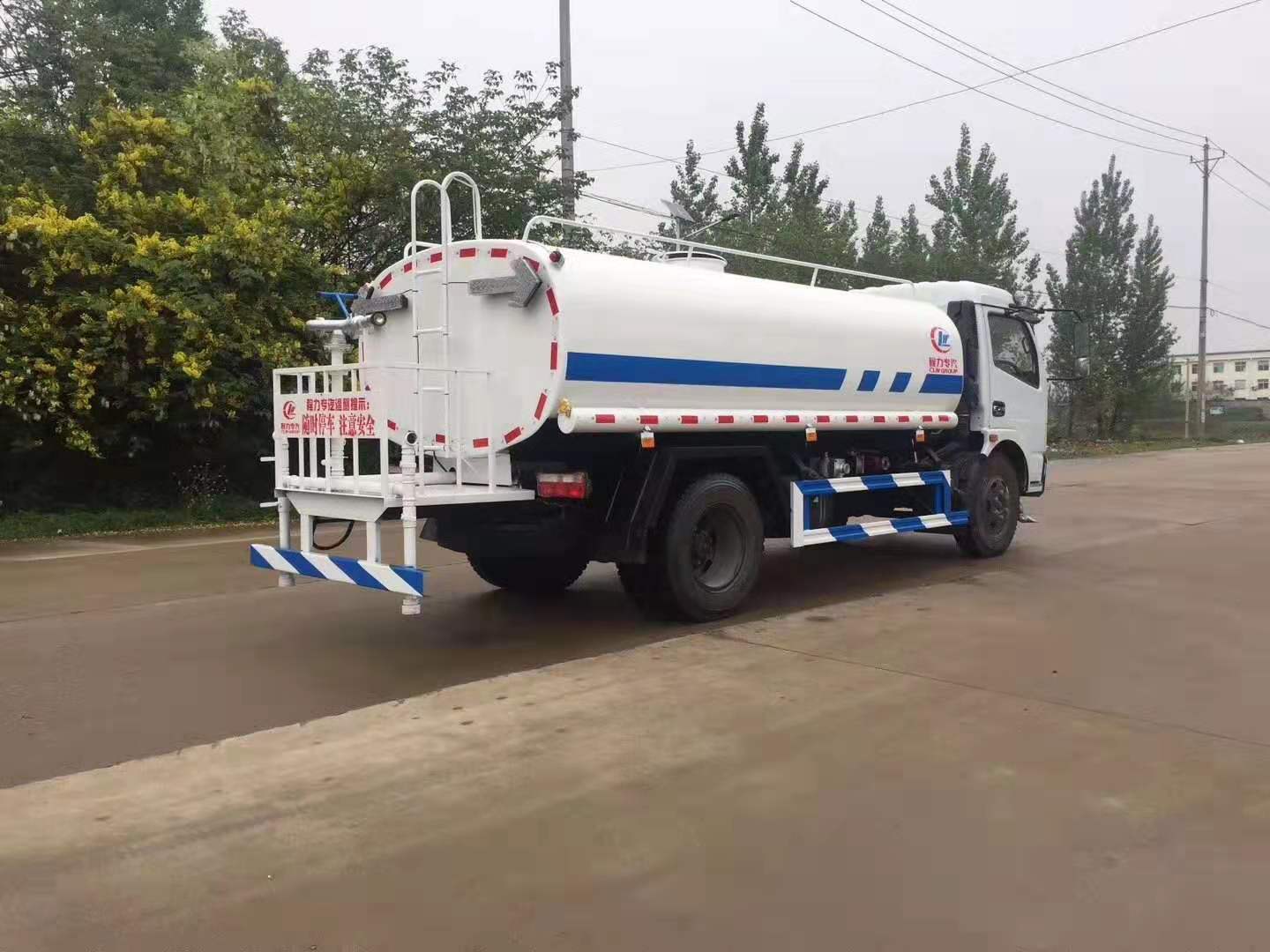 程力东风多利卡9.5方绿化喷洒车(福瑞卡) 实拍图