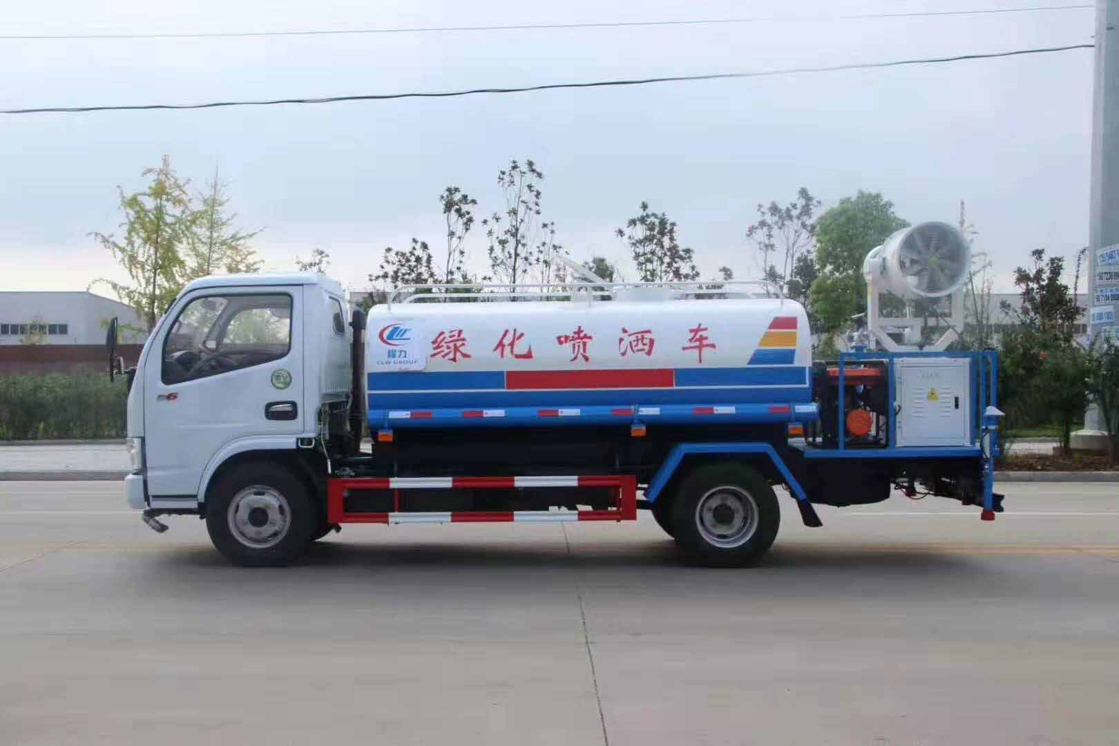 程力威东风多利卡5方雾炮洒水车 实拍图