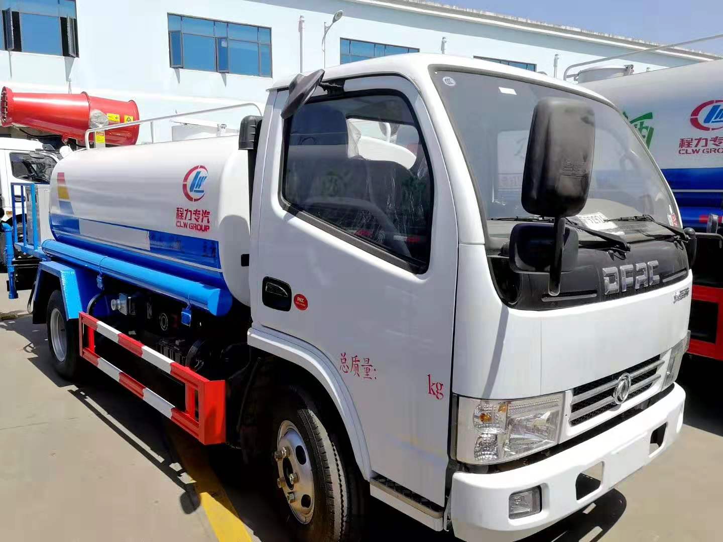 程力威东风多利卡5方雾炮洒水车 实拍图