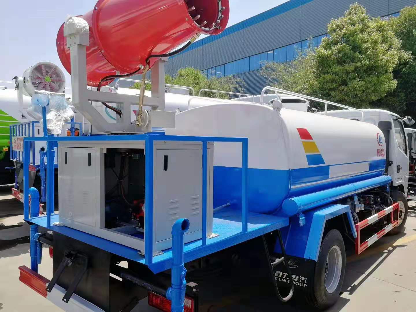 程力威东风多利卡5方雾炮洒水车 实拍图