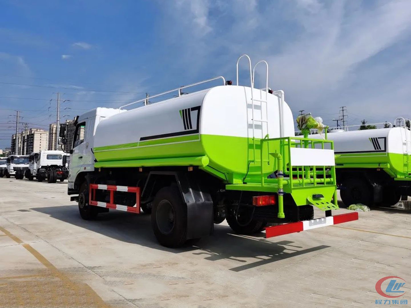 程力威牌国六12方东风华神F5洒水车 实拍图