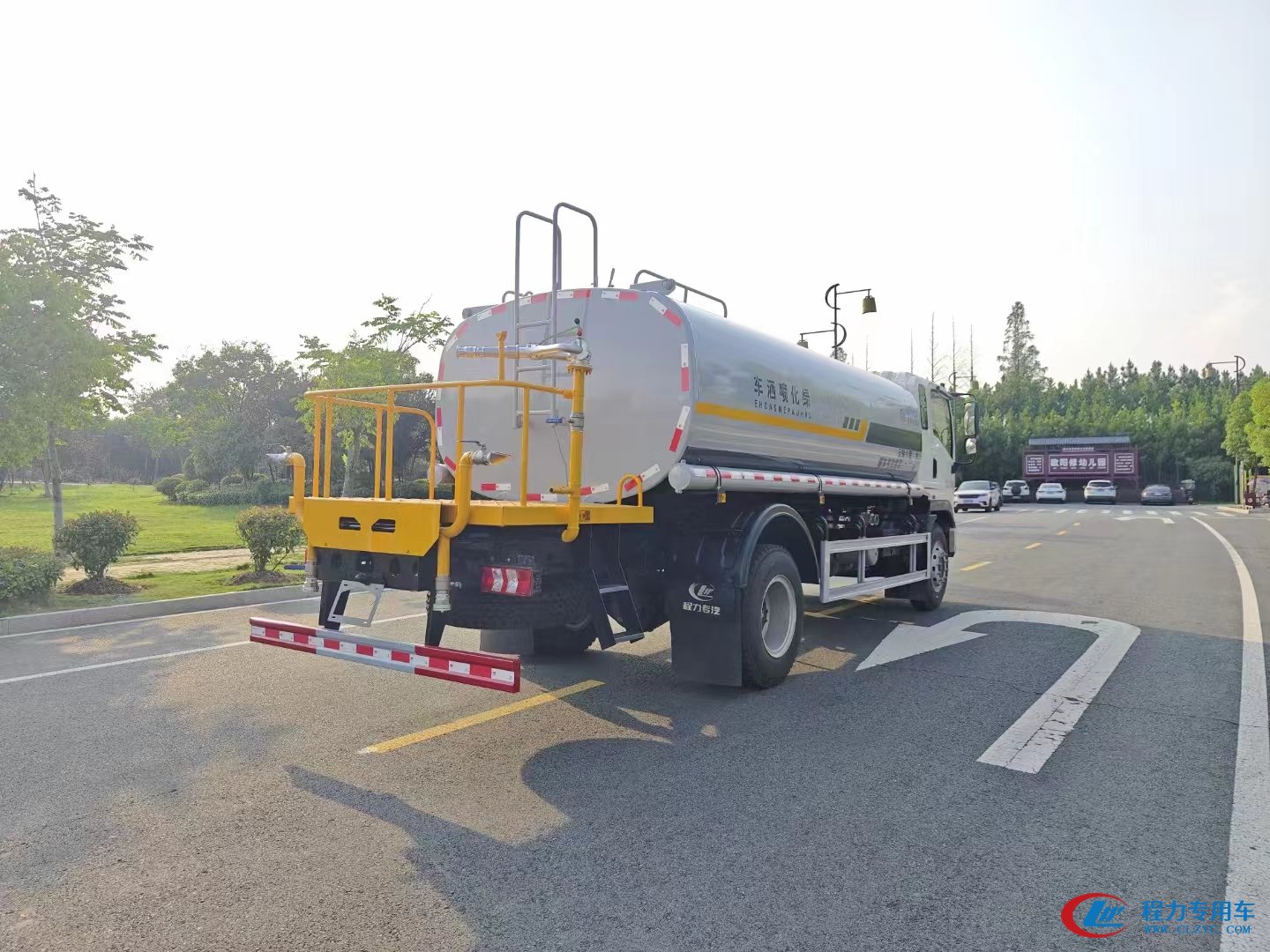 程力陕汽X9新款15立方绿化洒水车 实拍图