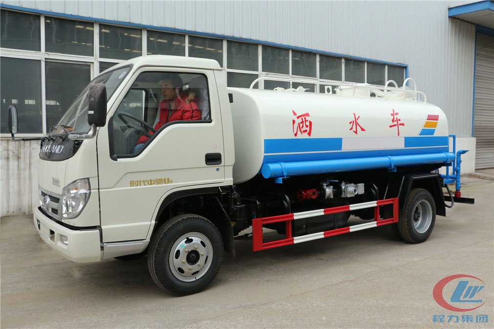 程力集团福田国三5方不上户洒水车 实拍图