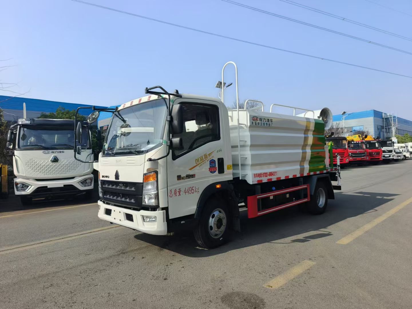 重汽豪沃7方蓝牌洒水车,7方多功能抑尘车