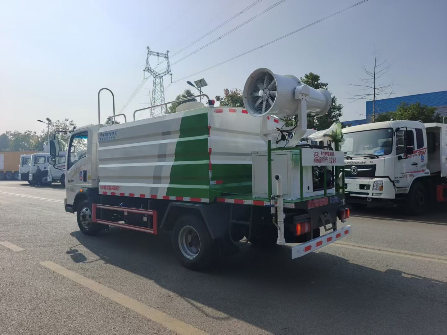 重汽豪沃7方蓝牌洒水车,7方多功能抑尘车 实拍图