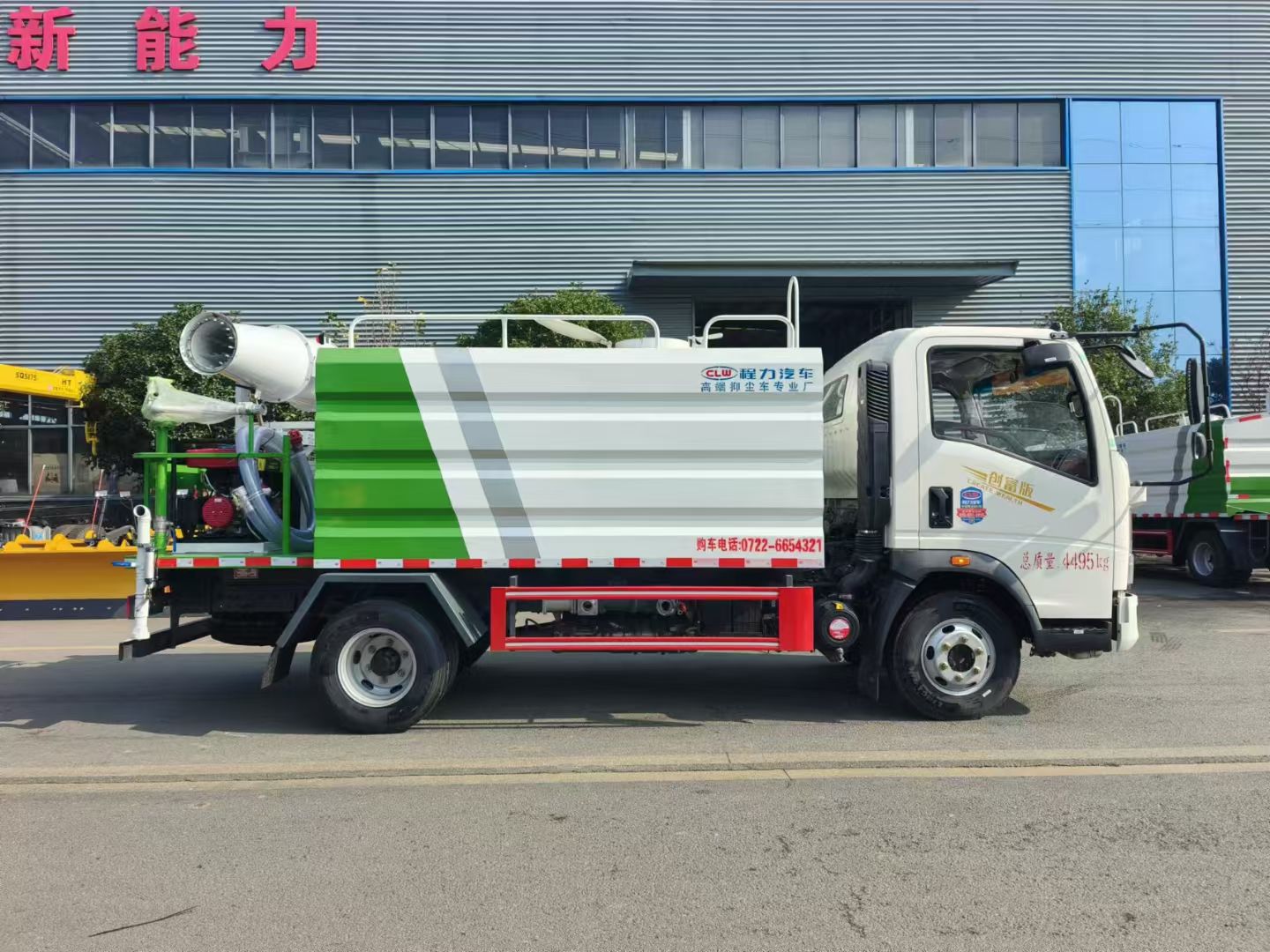 重汽豪沃7方蓝牌洒水车,7方多功能抑尘车 实拍图