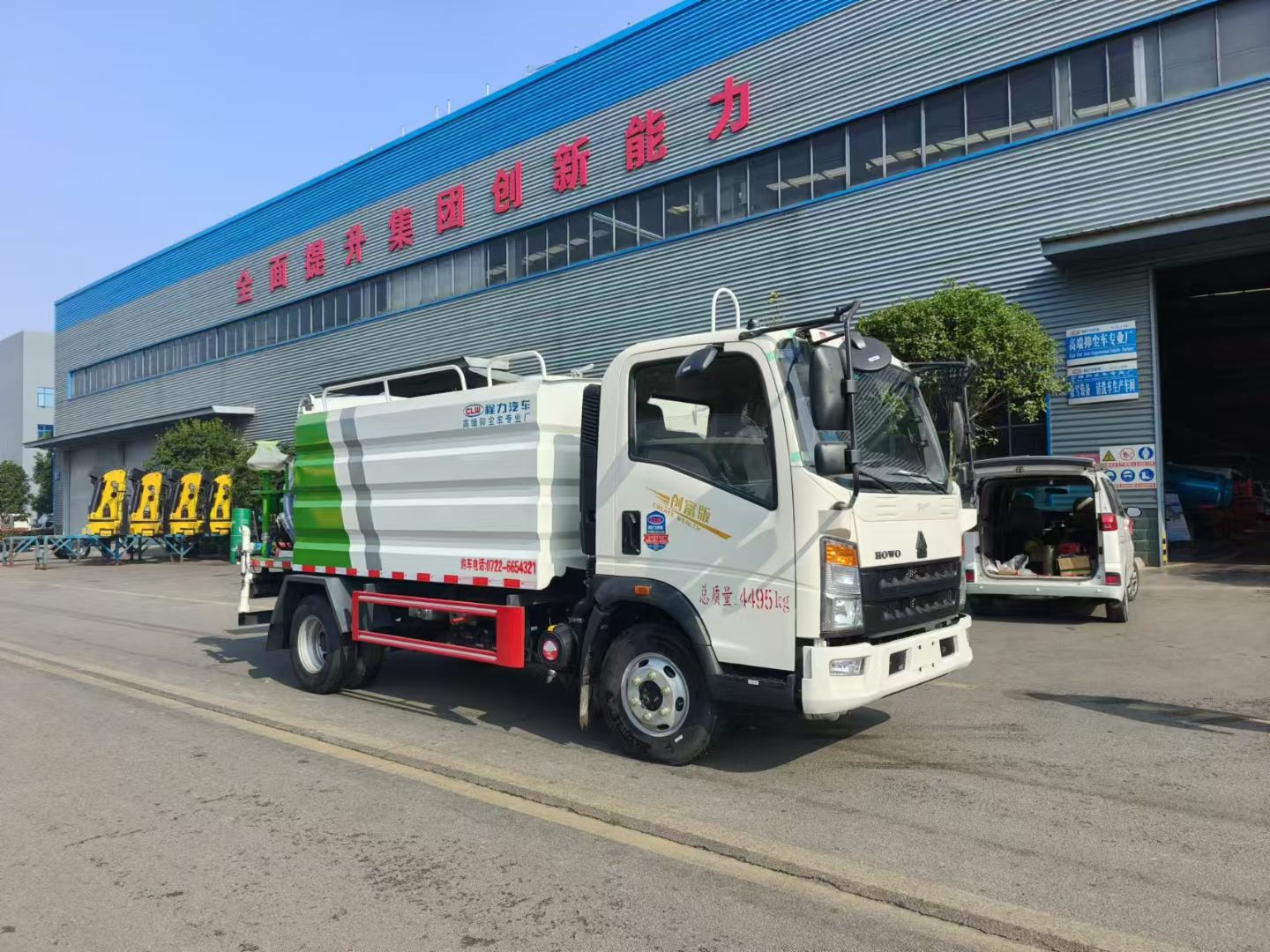 重汽豪沃7方蓝牌洒水车,7方多功能抑尘车 实拍图