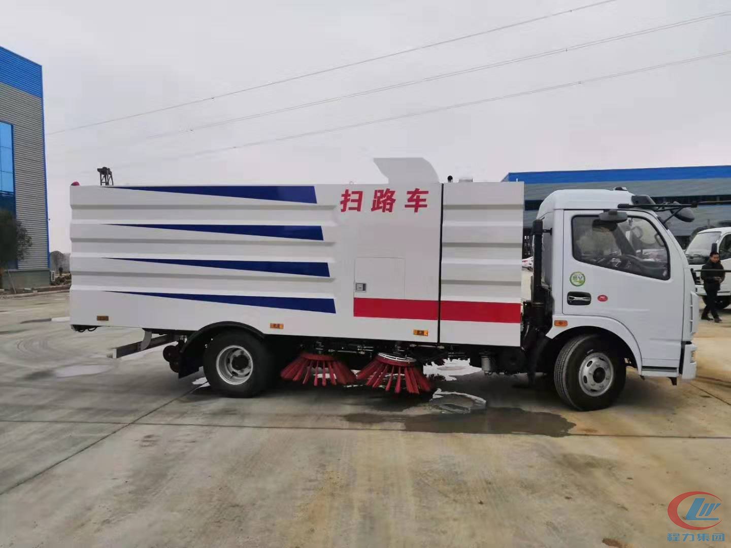 东风大多利卡D7扫路车 实拍图