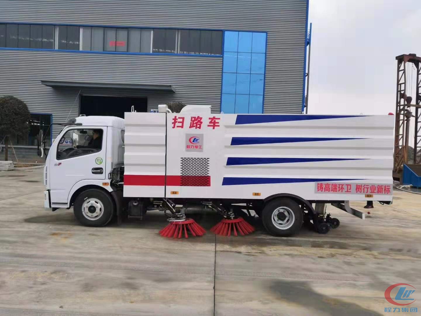 东风大多利卡D7扫路车 实拍图