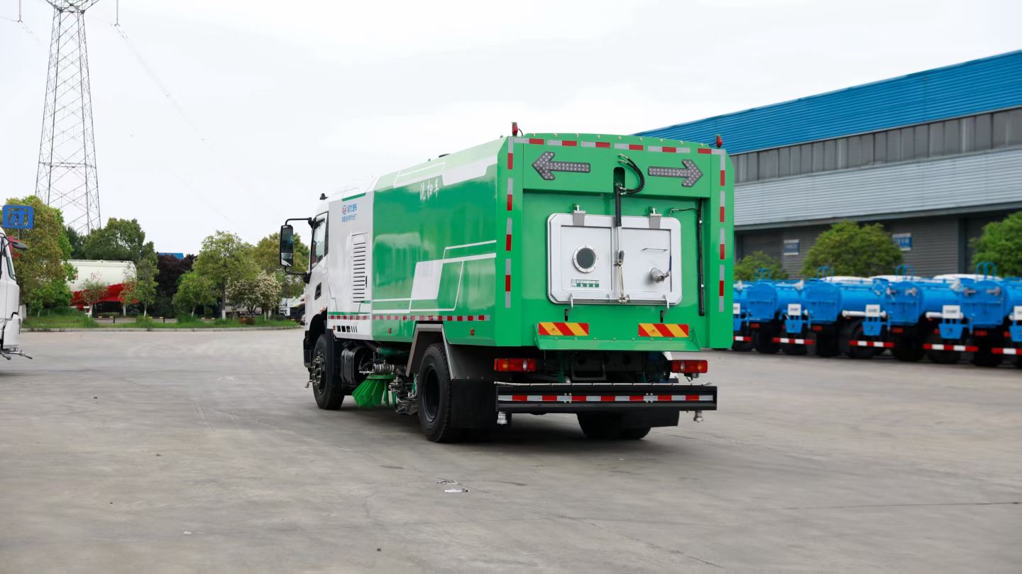 东风天锦新款洗扫车整车型号CL5180TXSAQZ洗扫车 实拍图