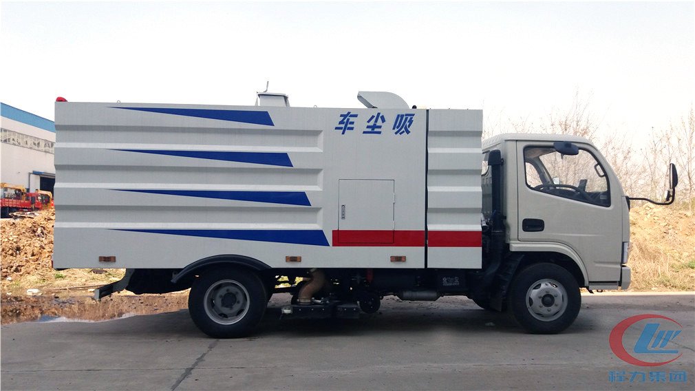 东风小多利卡吸尘车 实拍图