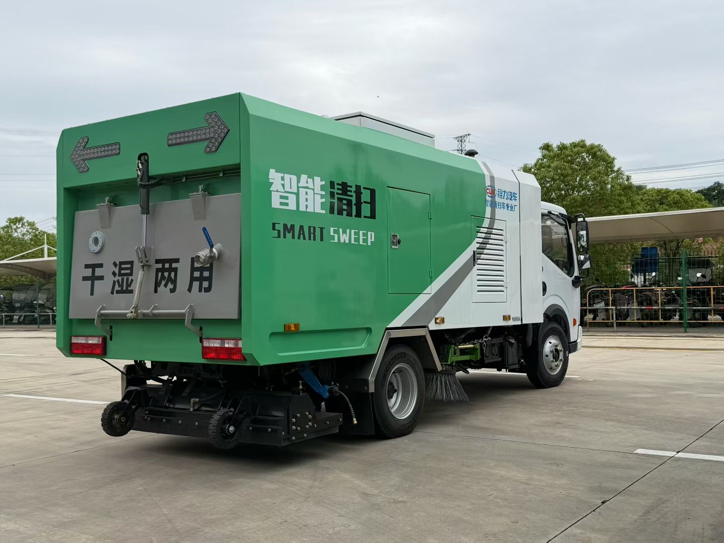 东风小多利卡干湿两用吸尘车,四季清扫车 实拍图
