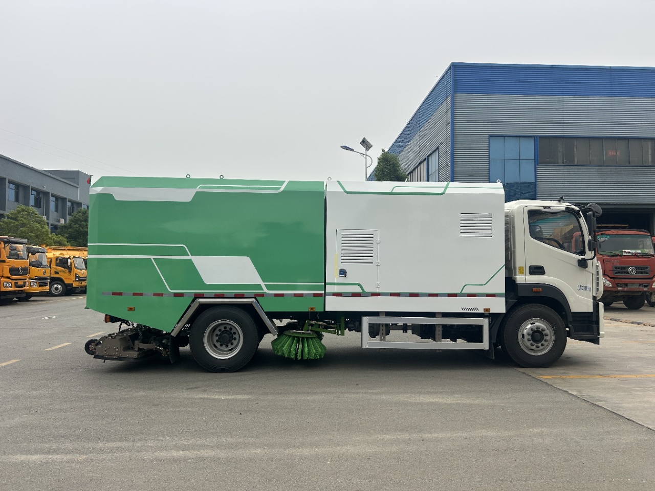 欧曼行星纯电道路污染清除车: CL5181TWQBEVAQZ 实拍图