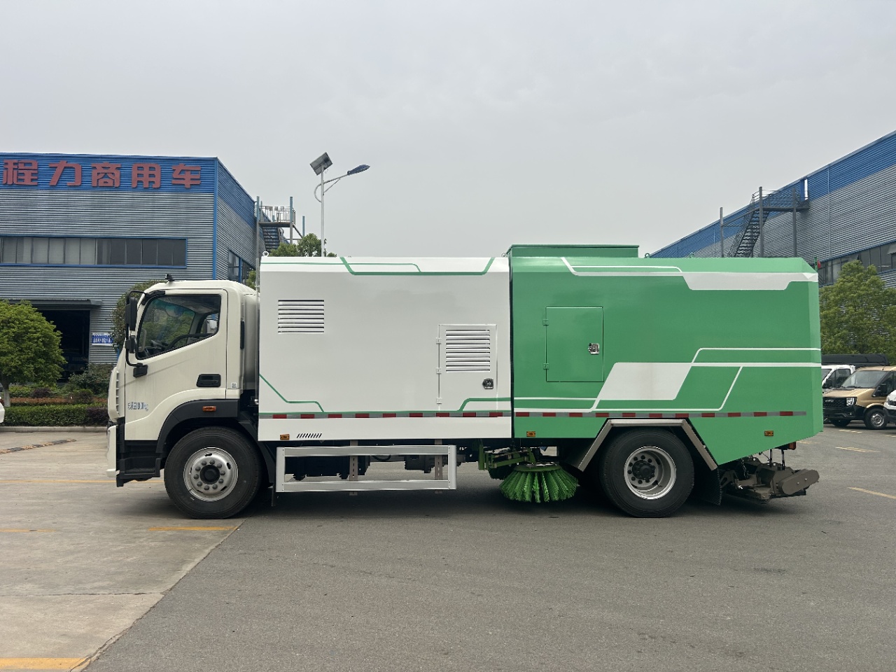 欧曼行星纯电道路污染清除车: CL5181TWQBEVAQZ 实拍图