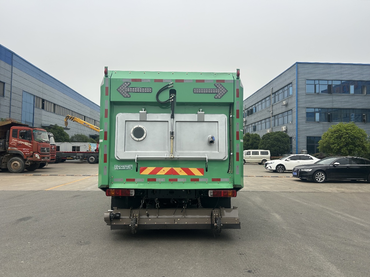 欧曼行星纯电道路污染清除车: CL5181TWQBEVAQZ 实拍图