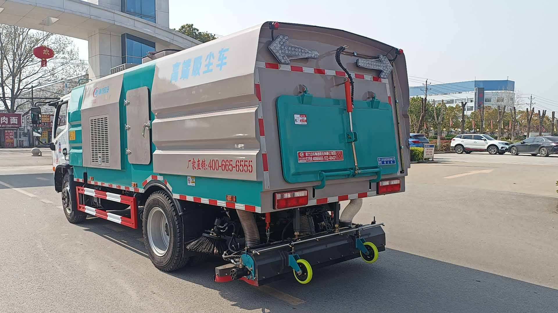 程力专汽东风福瑞卡吸尘车,矿区专用清扫车 实拍图