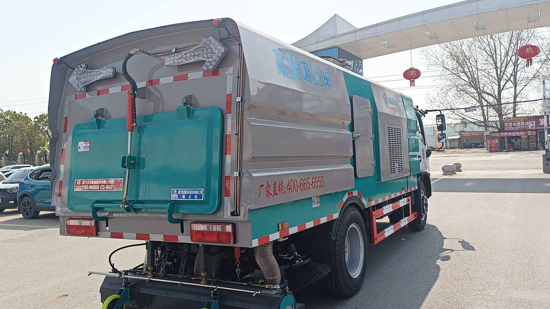 程力专汽东风福瑞卡吸尘车,矿区专用清扫车 实拍图