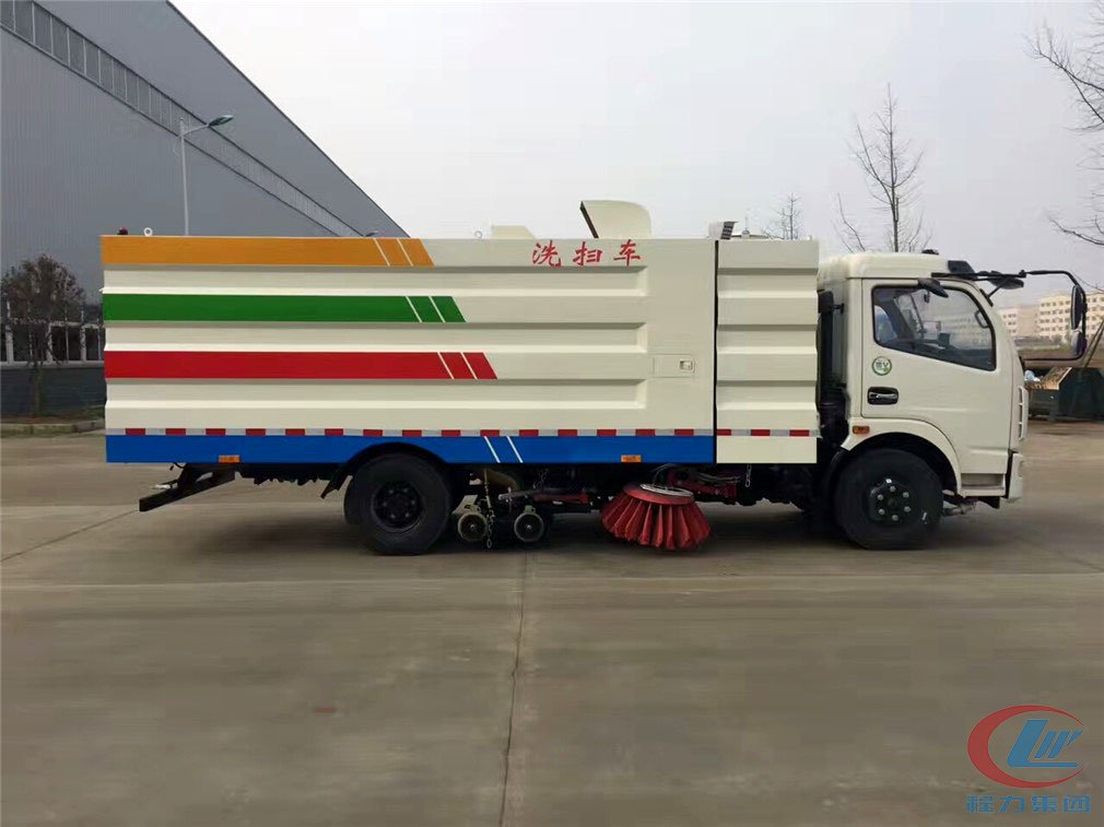 程力东风多利卡洗扫车 实拍图